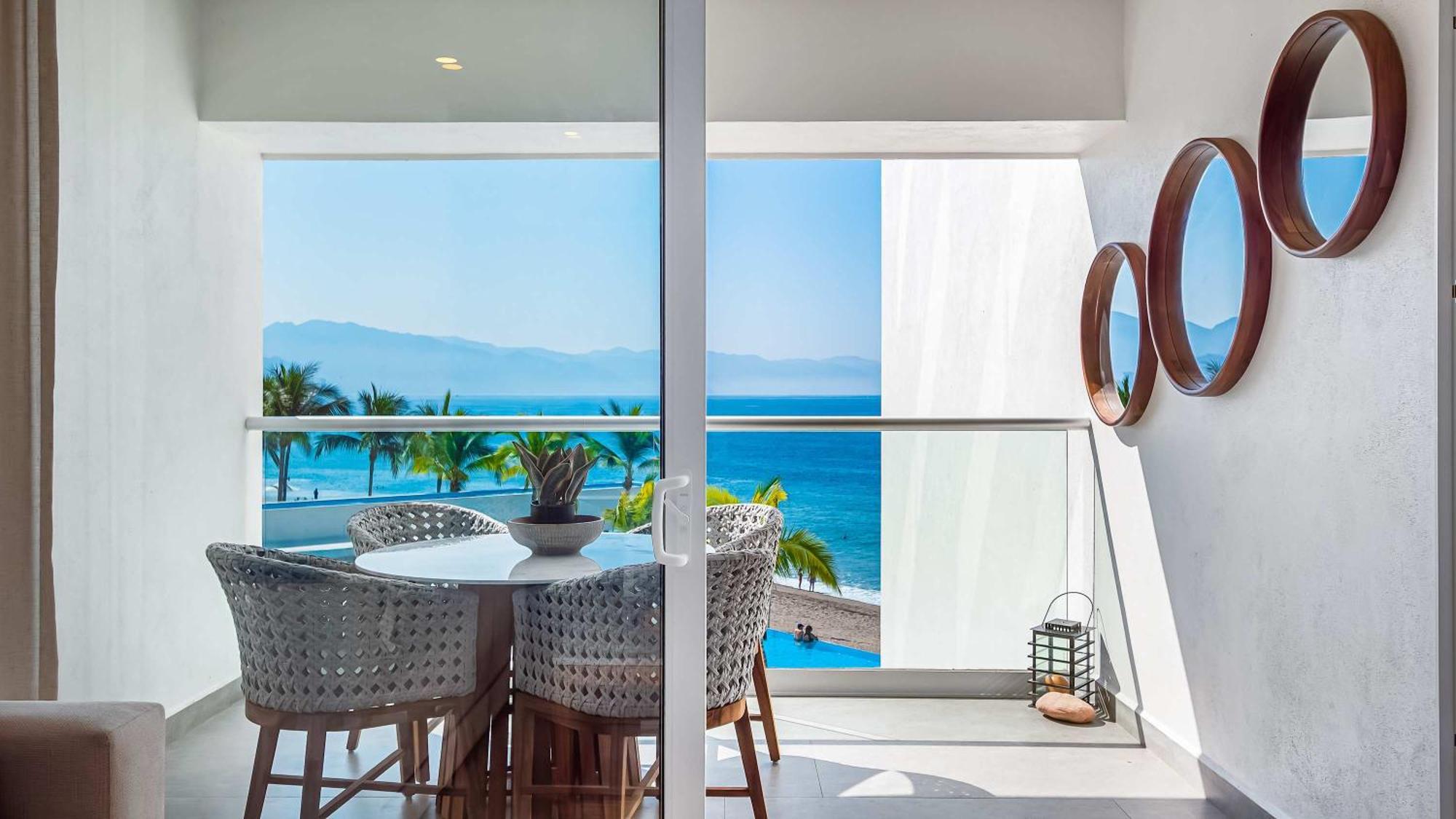Oceanfront 1br With Balcony - Sea View & Pools Apartment Puerto Vallarta