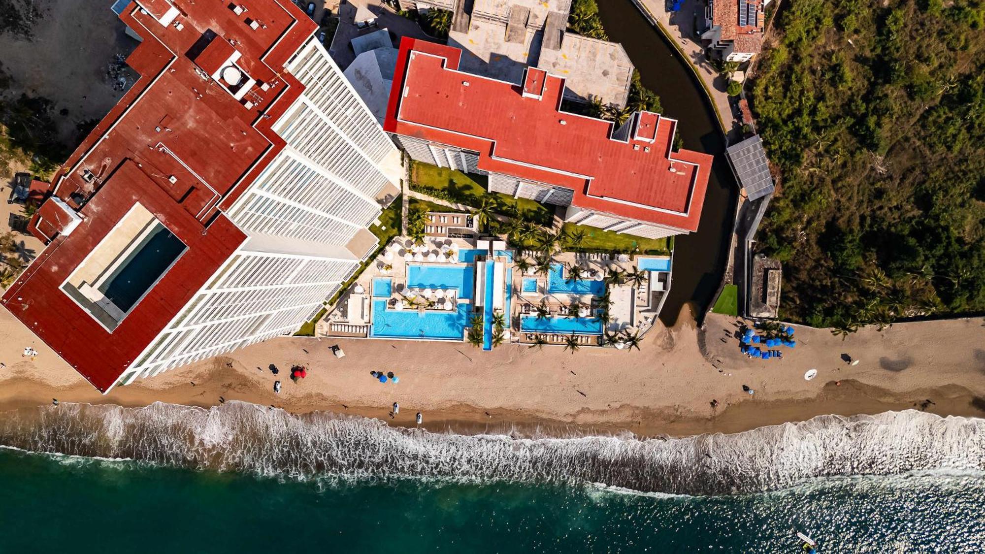 Oceanfront 1br With Balcony - Sea View & Pools Puerto Vallarta