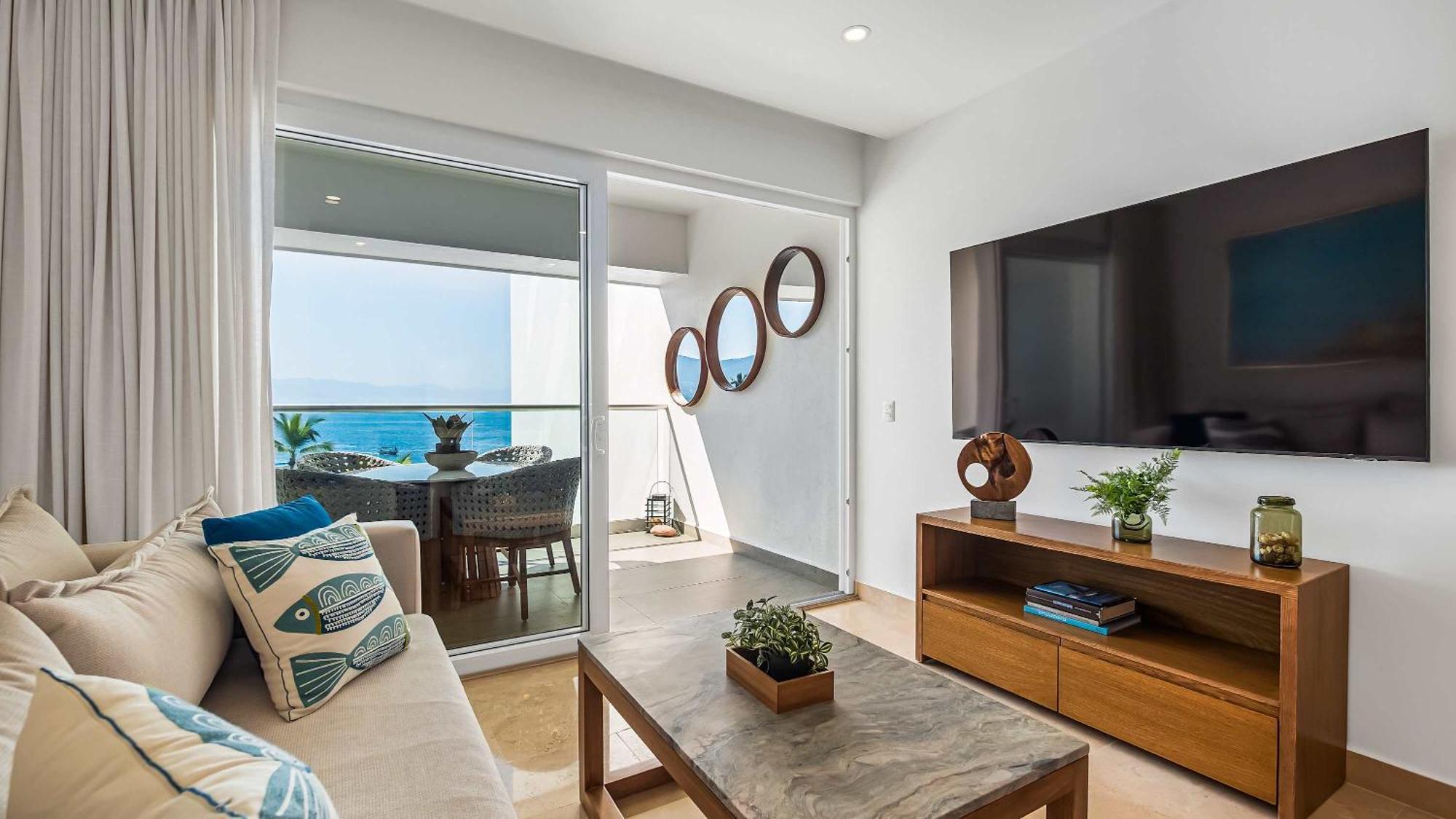 Oceanfront 1br With Balcony - Sea View & Pools Puerto Vallarta