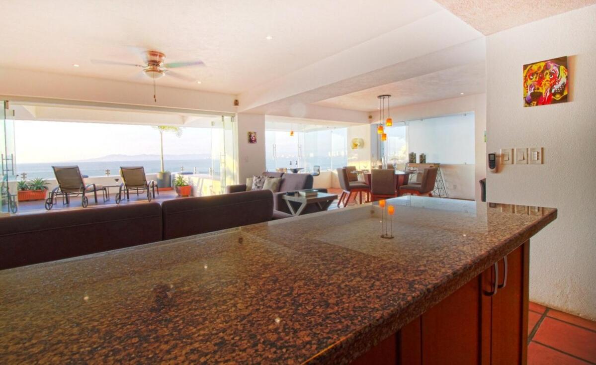 Modern Beachfront - Casa Caballito Del Mar *