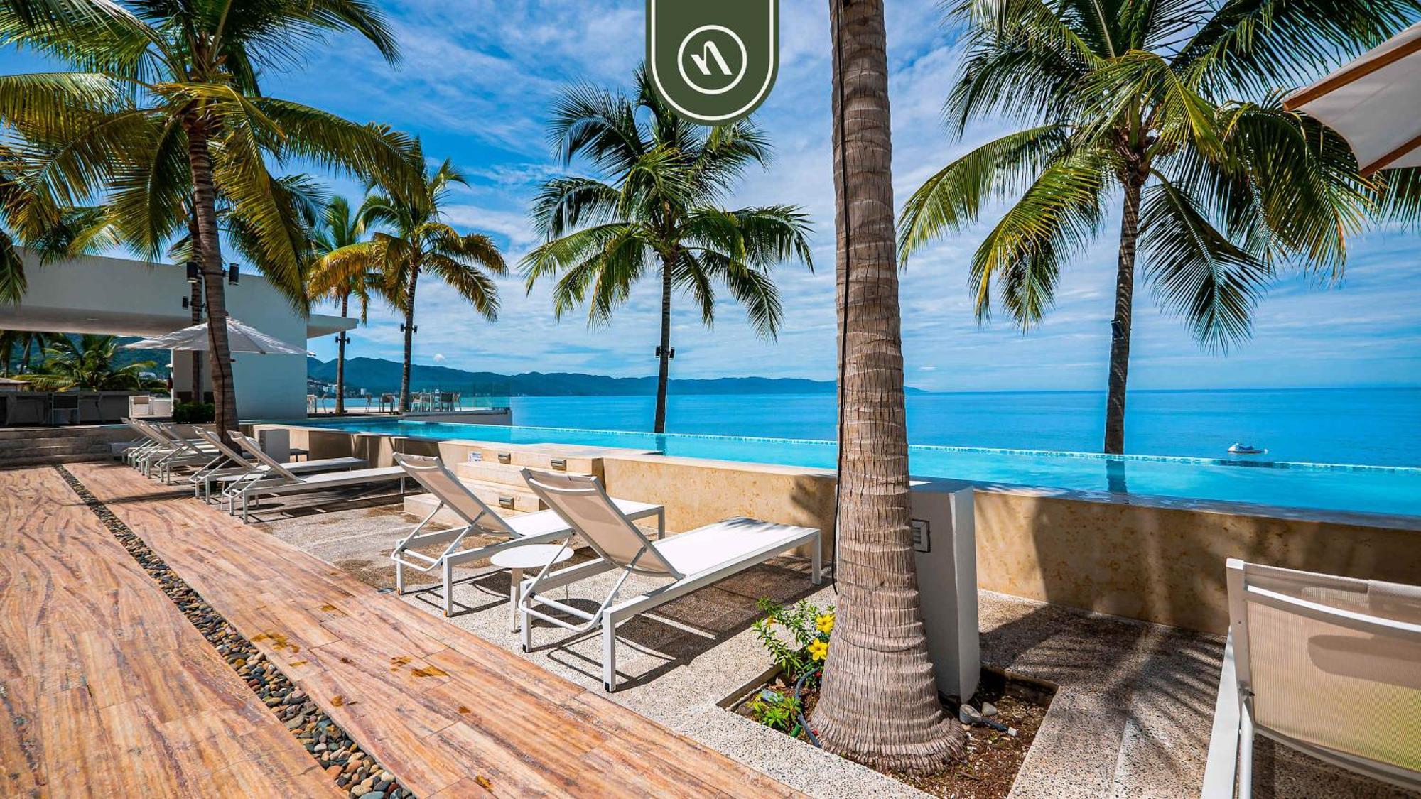 Stunning Oceanfront - Club - Pools Puerto Vallarta
