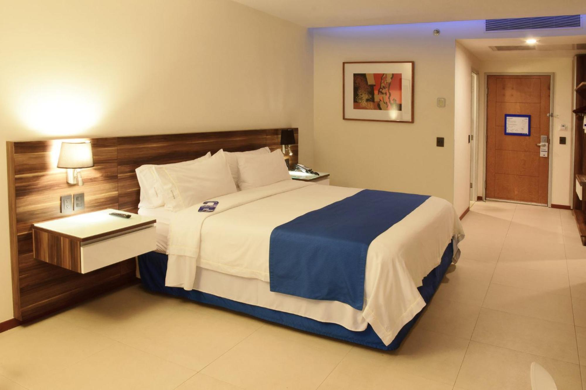 Hotel Express By Ihg Puerto Vallarta