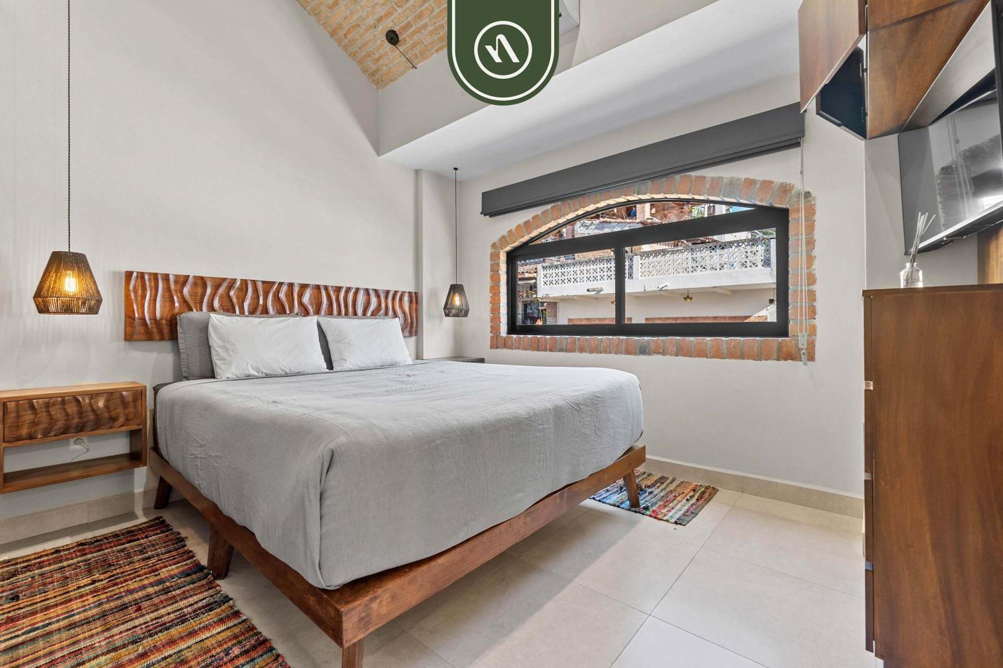 Apartment Restored Historic 2 Bedroom In Downtown - Pool *