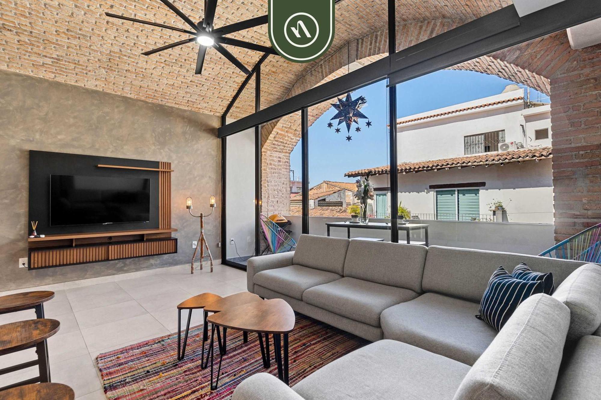 Apartment Restored Historic 2 Bedroom In Downtown - Pool