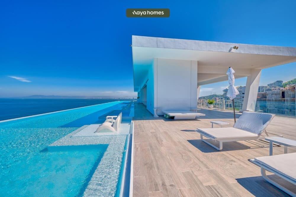 Luxury 1br With View - Jacuzzi - King Bed Puerto Vallarta