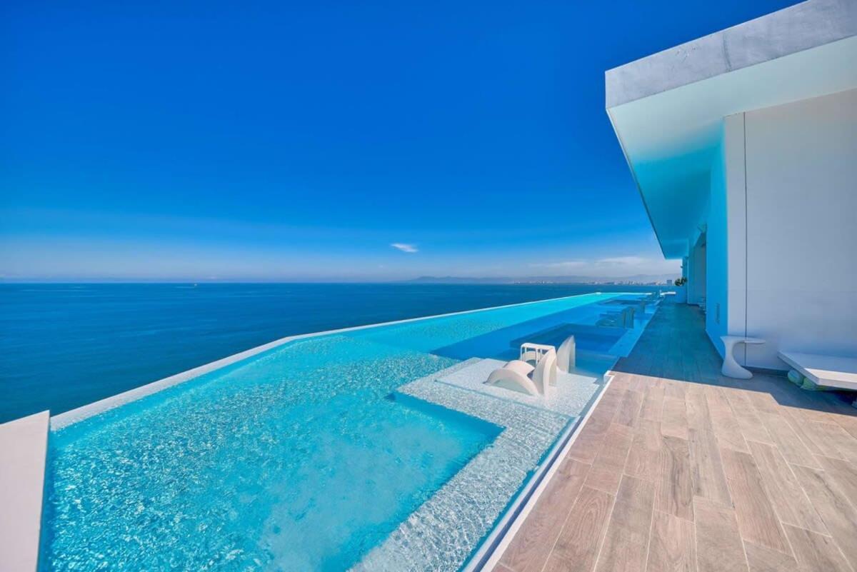 Luxury 1br With View - Jacuzzi - King Bed Puerto Vallarta