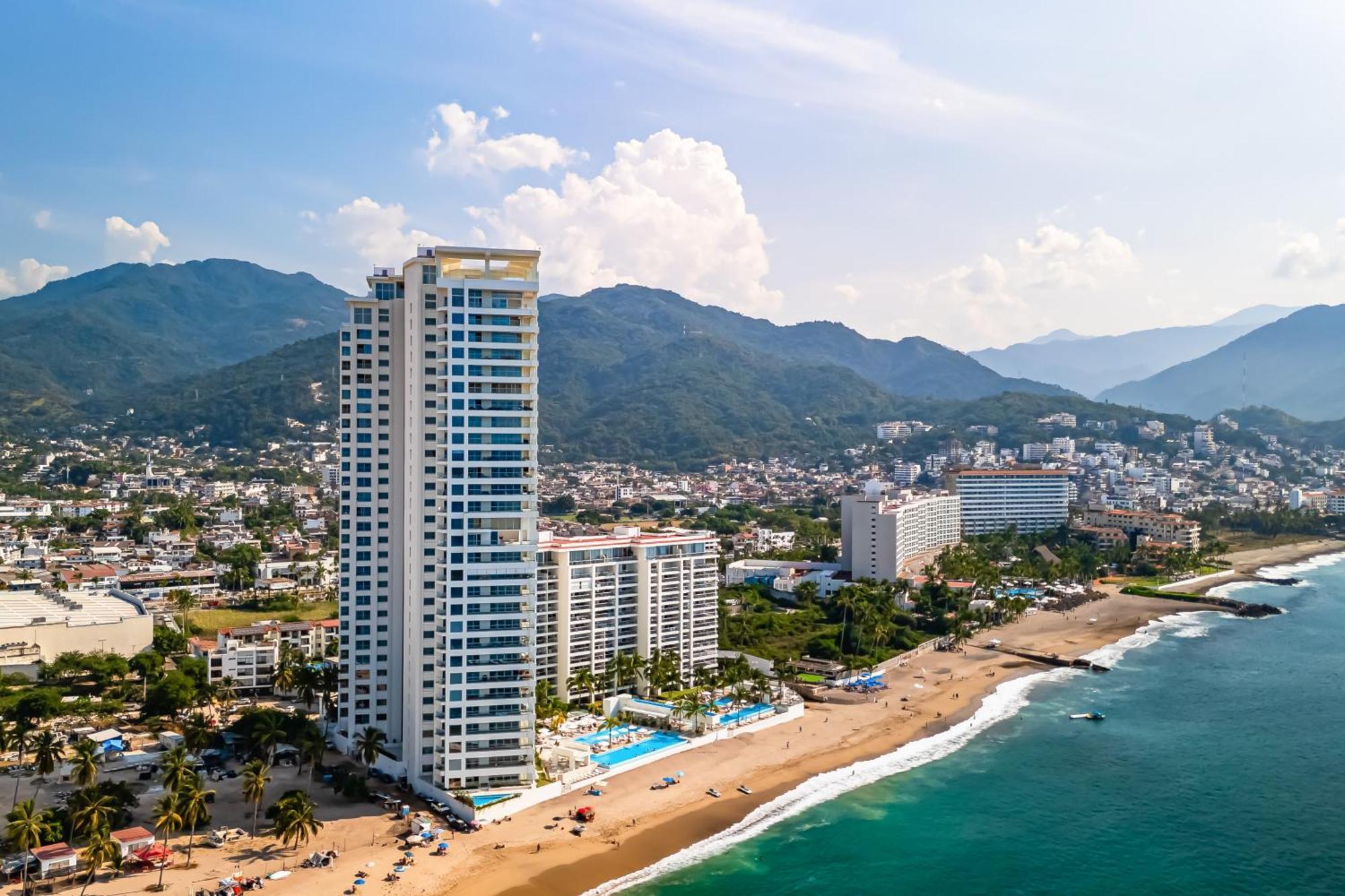 Harbor 171 Torre Norte 1409 * Puerto Vallarta