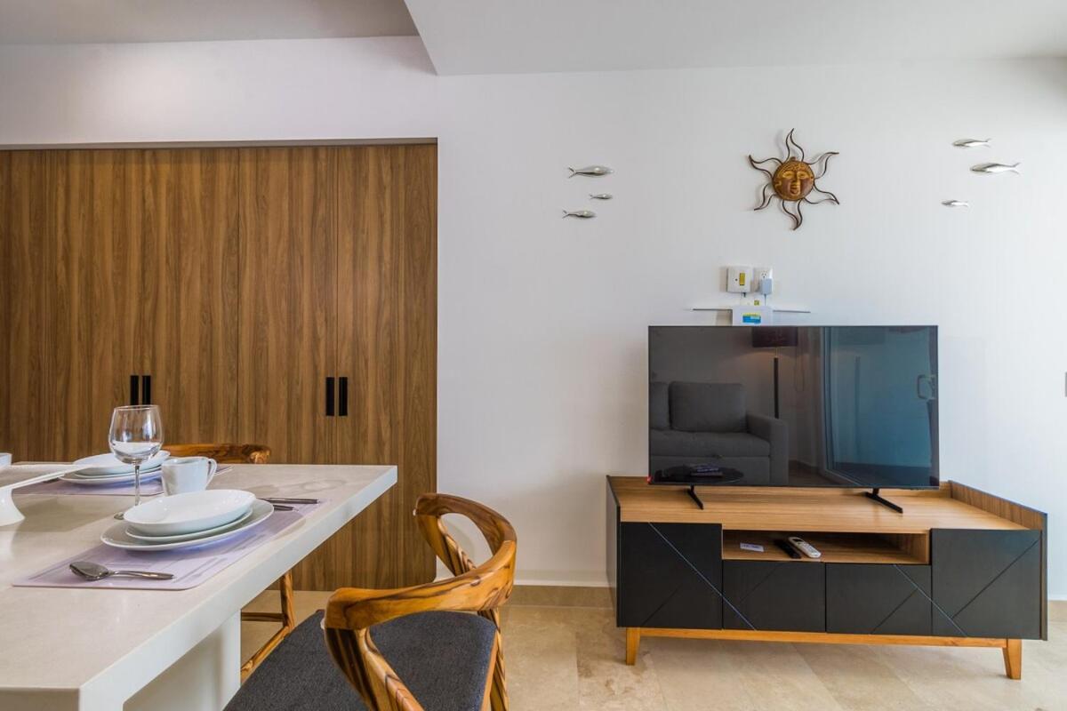 Charming Oceanfront Apartamento