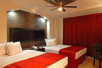 Portonovo Plaza Malecon Hotel