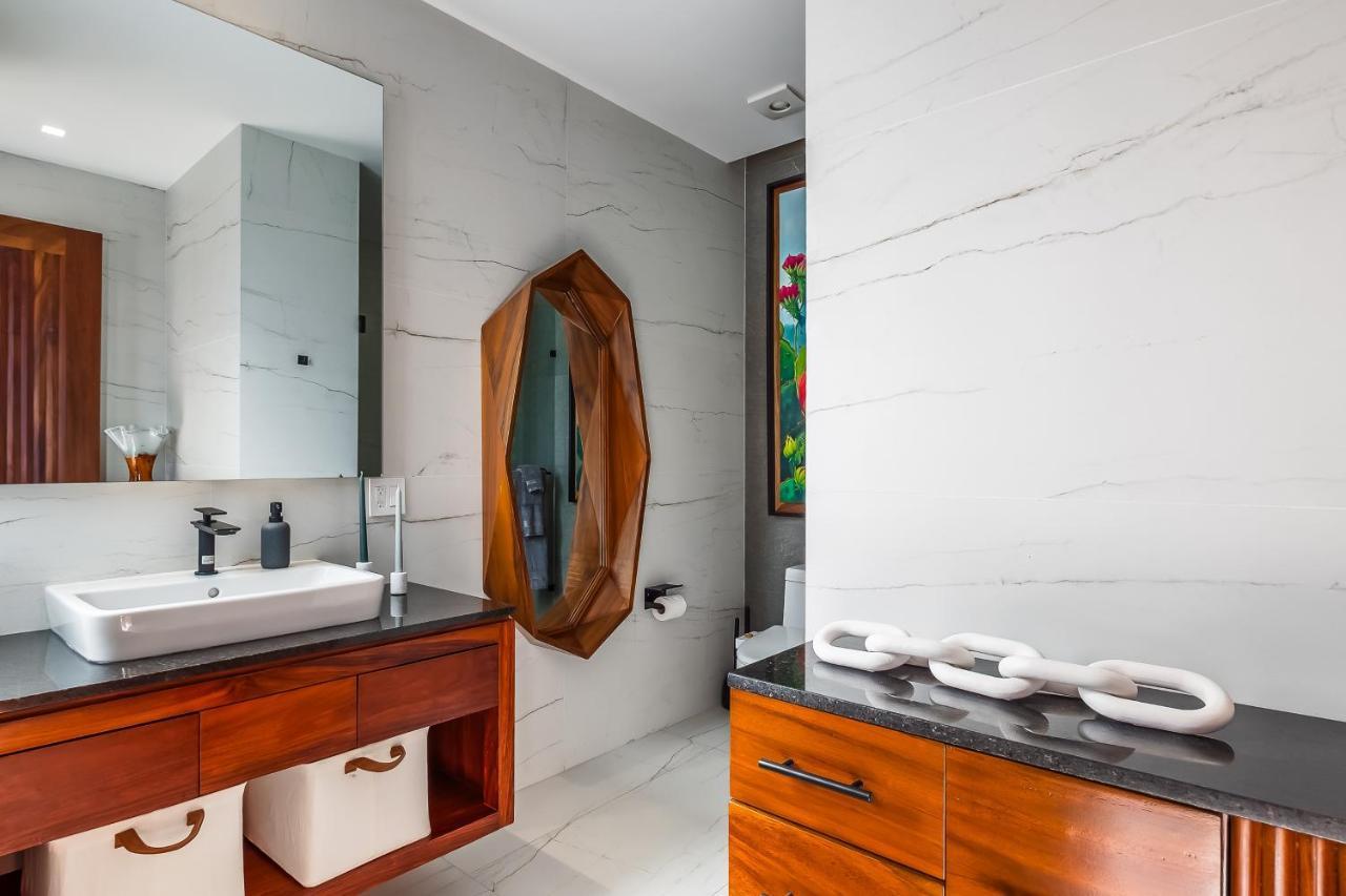 Madero 320 - 310 Hotel