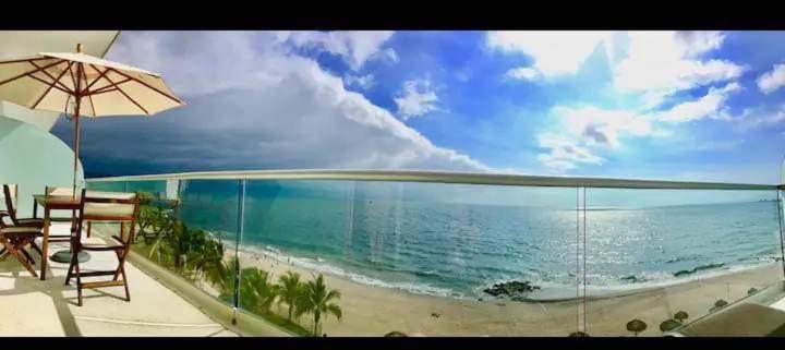 Beachfront Peninsula Apartment *