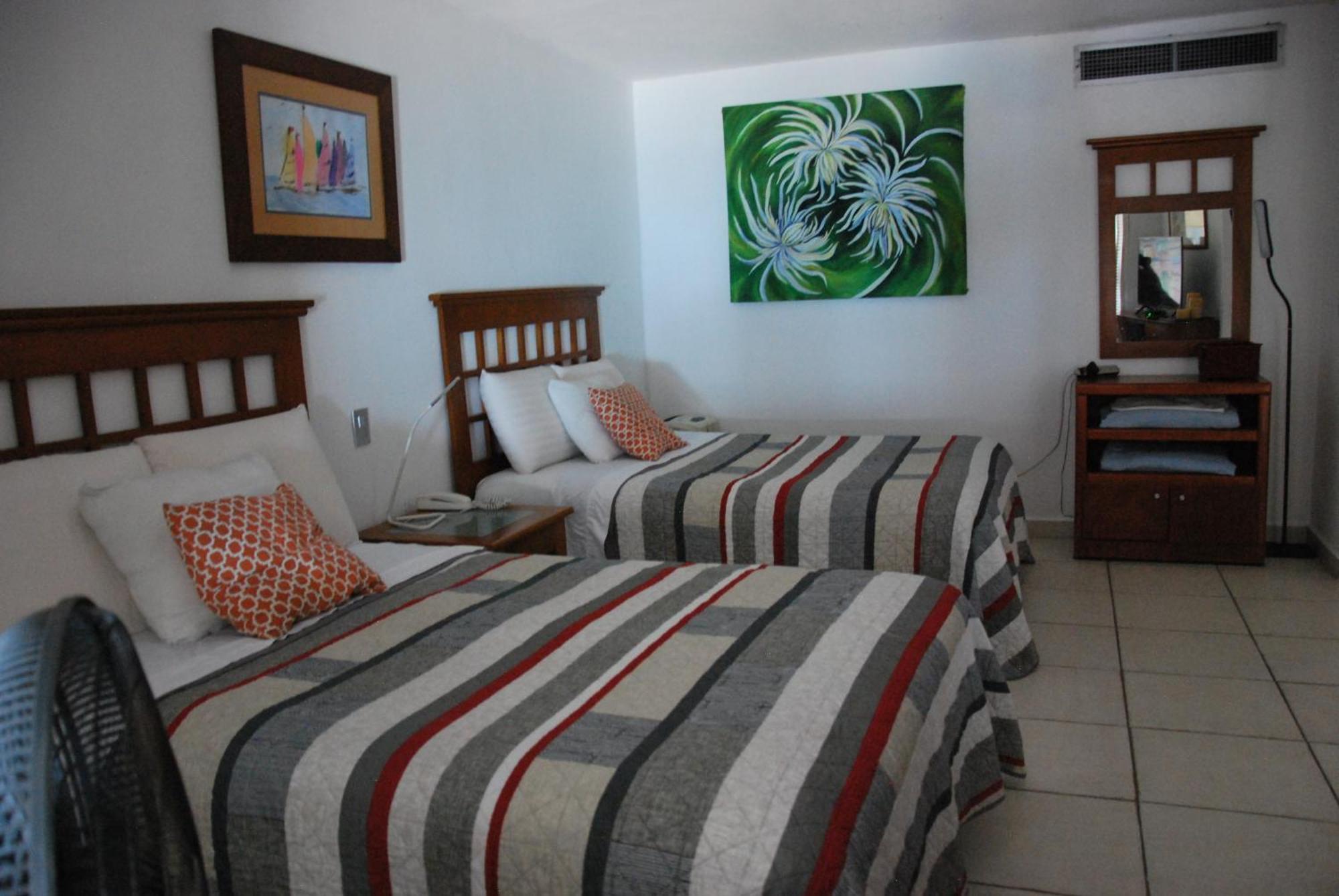 Apartment Beachfront View Beside La Isla Mall Puerto Vallarta